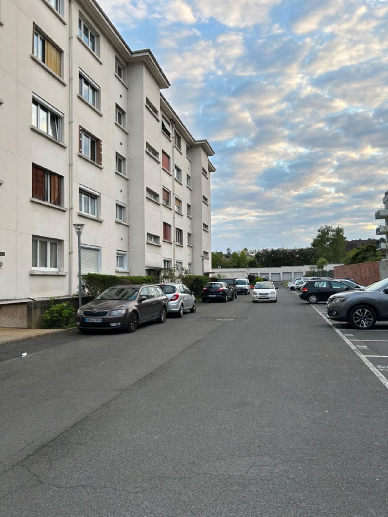 Parishuit Thiais Exterior foto